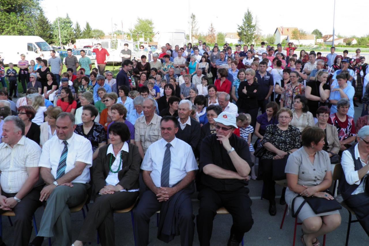 Šokačko se kolo vije (1)