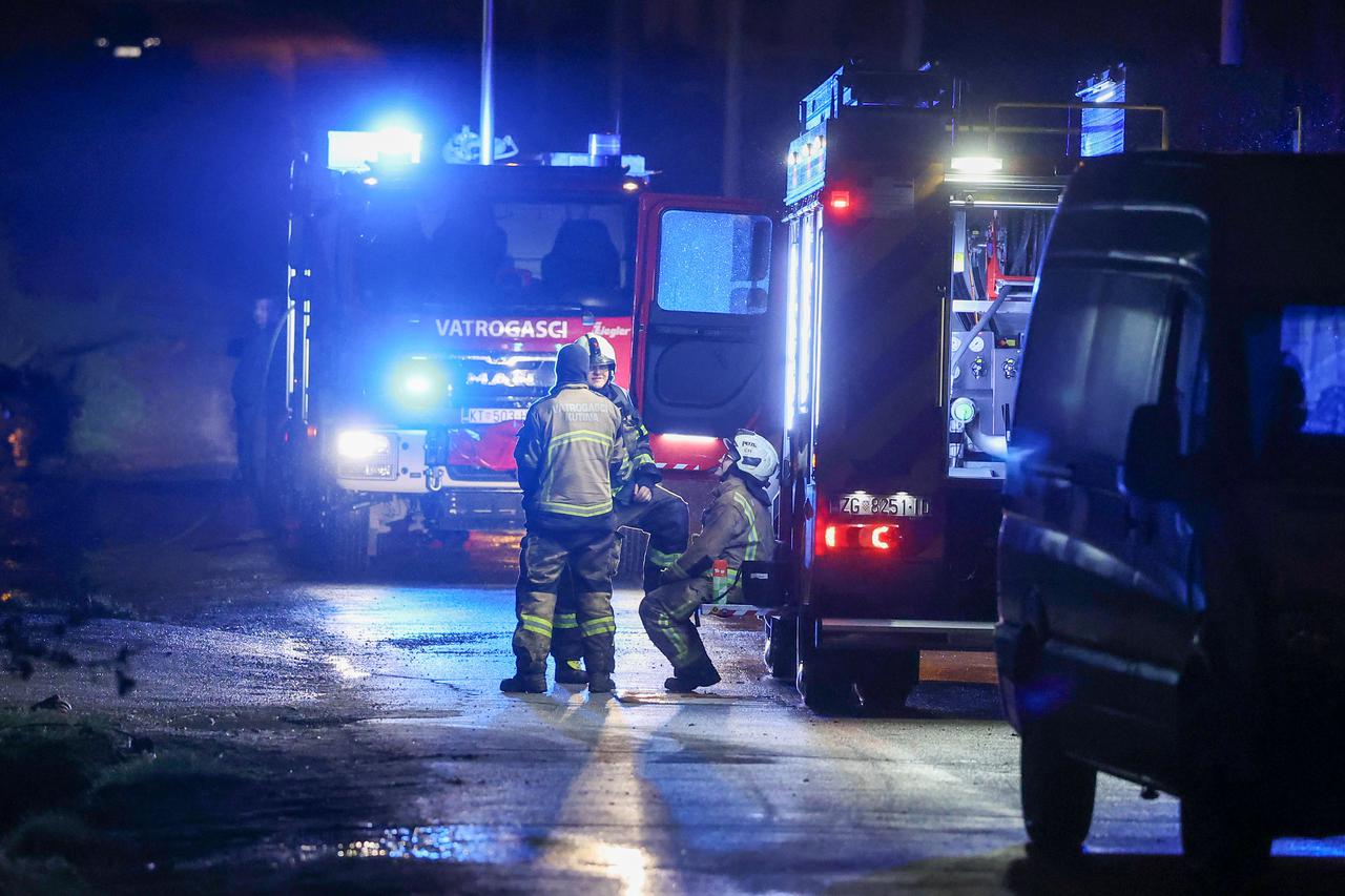 Kutina: Zapalila se Tvornica paleta u naselju Gojlo