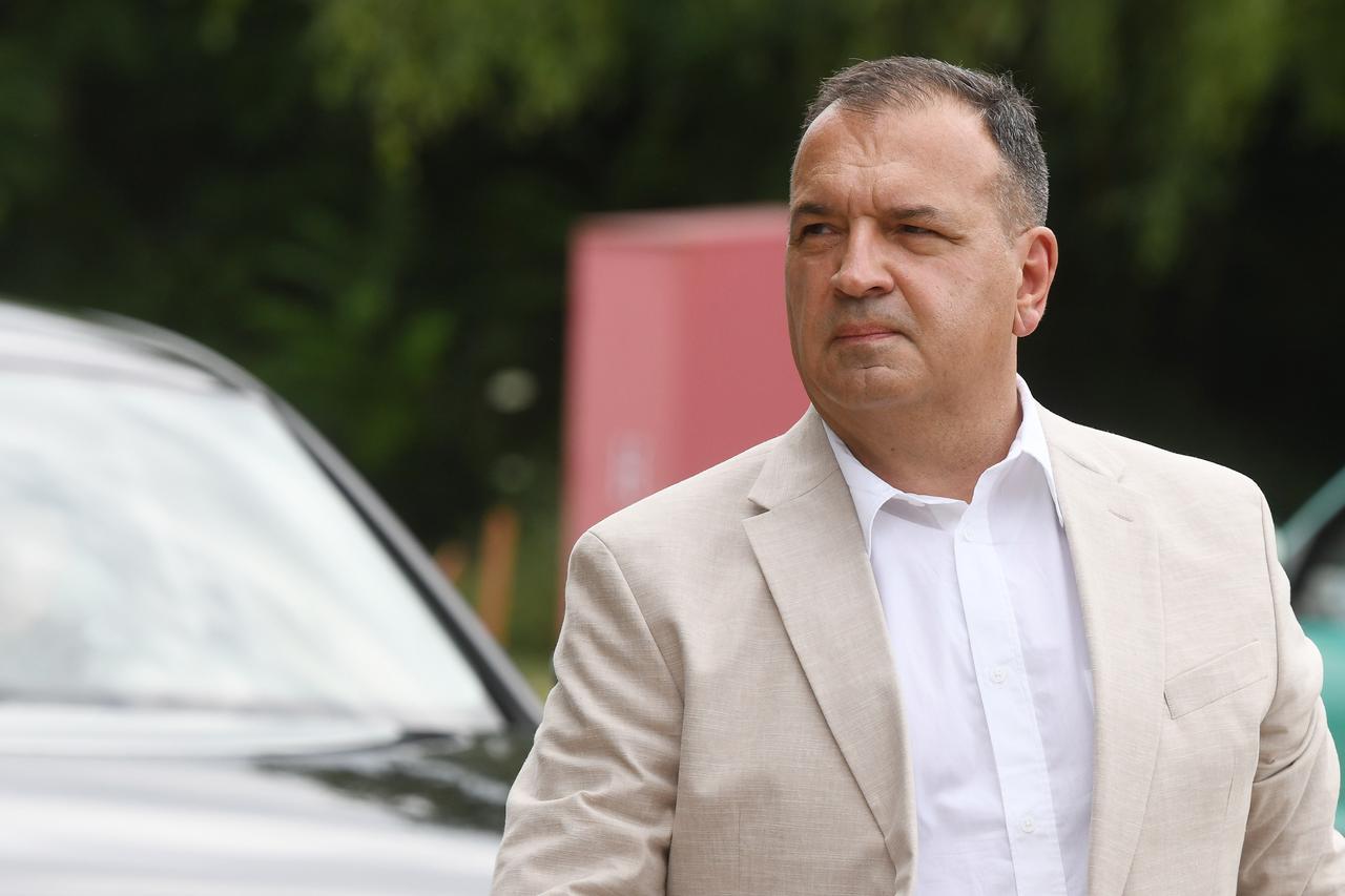 Knin: Ministar Vili Beroš u OB Hrvatski ponos Knin na konferenciji za medije