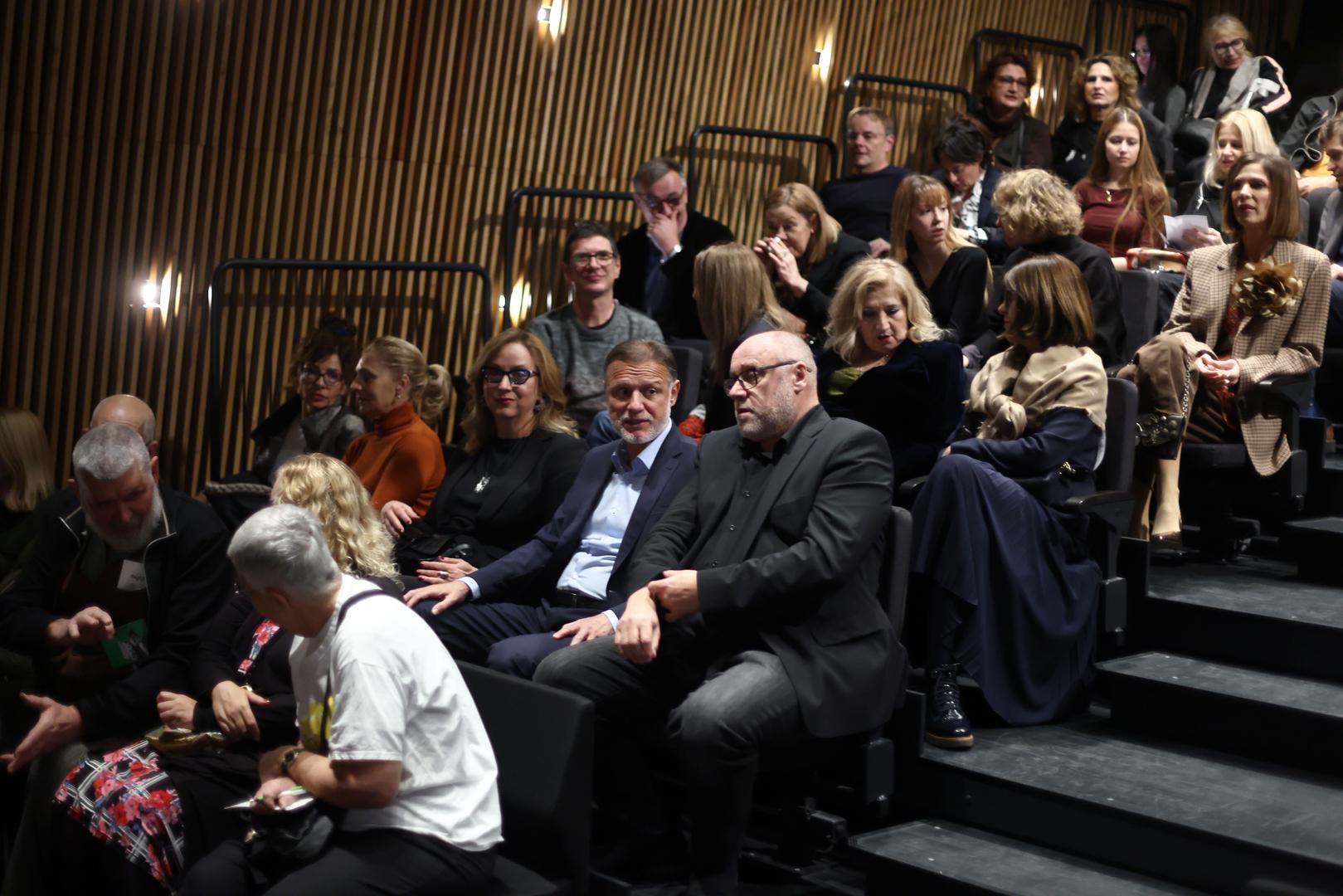 Berković je, prije nego li se posvetio filmskom stvaralaštvu, radio kao dramaturg u tadašnjem Zagrebačkom dramskom kazalištu, danas kazalištu "Gavella", odmah po njegovom osnutku. 