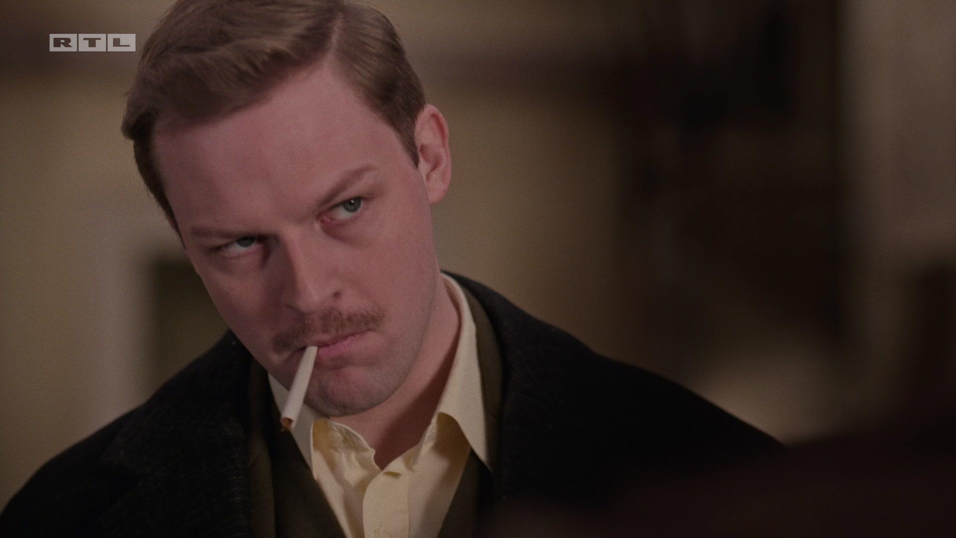 Prva je ovo velika televizijska uloga glumca koji je veliko profesionalno iskustvo stekao u zagrebačkom HNK. Uz kazališno iskustvo, Klišmanić je posvećen i pedagoškom radu te na Akademiji dramskih umjetnosti radi kao asistent. "Čini mi se da se sve posložilo u pravom trenutku. Imam osjećaj da sam tek sada zaista spreman za veće zadatke pred kamerama. Da se to dogodilo ranije, dok još nisam bio siguran u svoje vještine i zanat, bilo bi mi znatno teže. Ovako sam u projekt ušao mirnije i s više povjerenja u sebe", jasan je Marin kada govori o svom angažmanu u seriji 'Divlje pčele'.