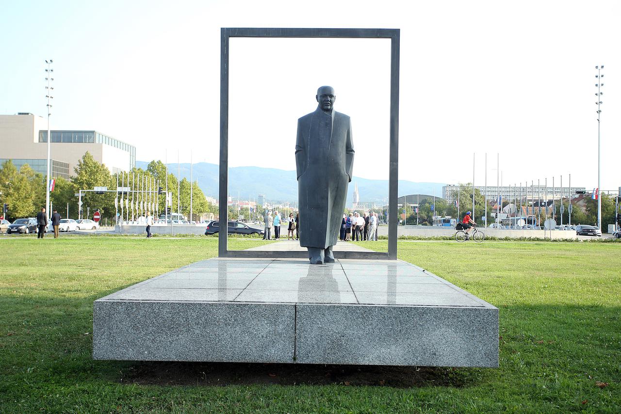 Većeslav Holjevac