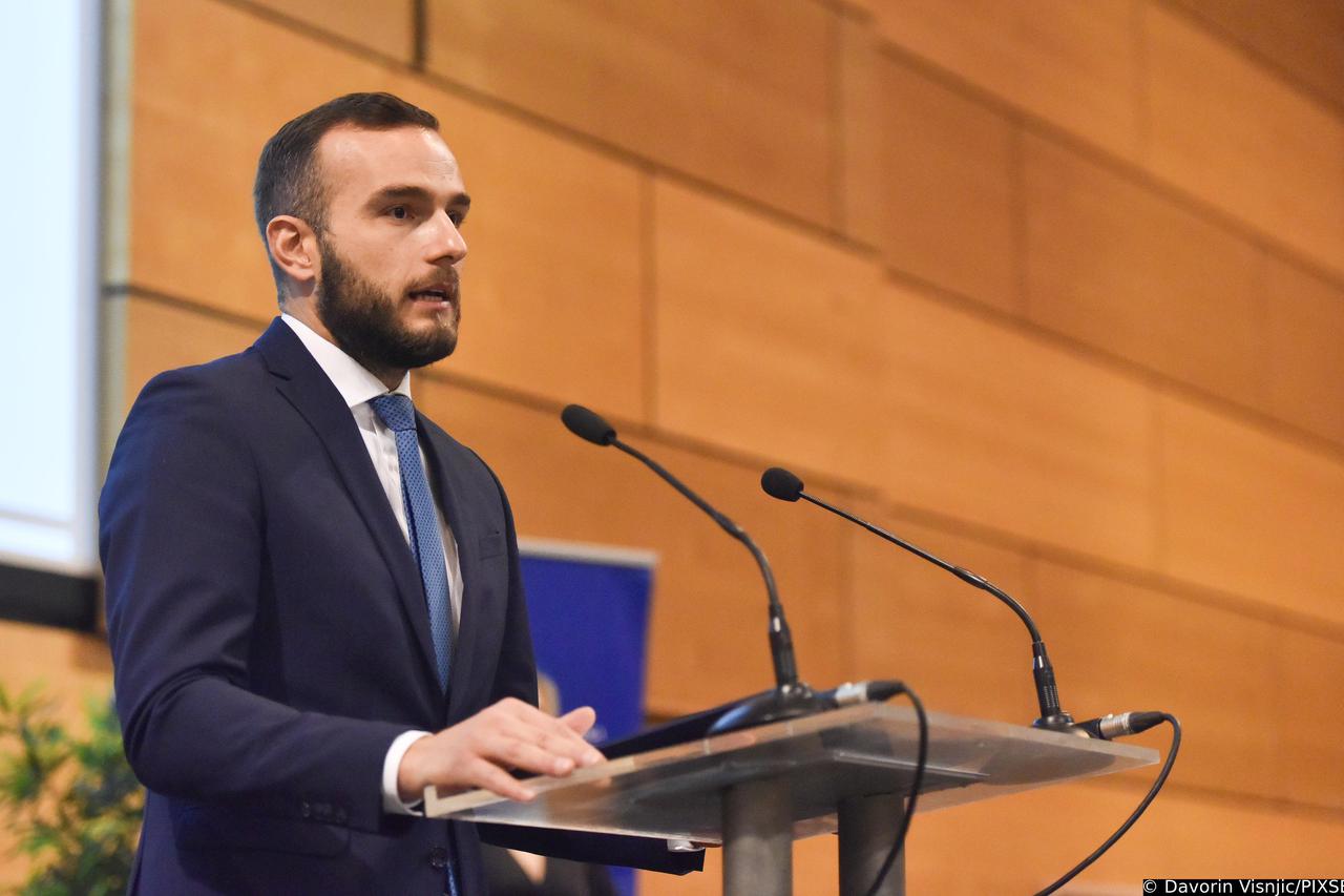 Zagreb: Aladrović uručio ugovore za razvoj novih tehnologija i poslovnih procesa 