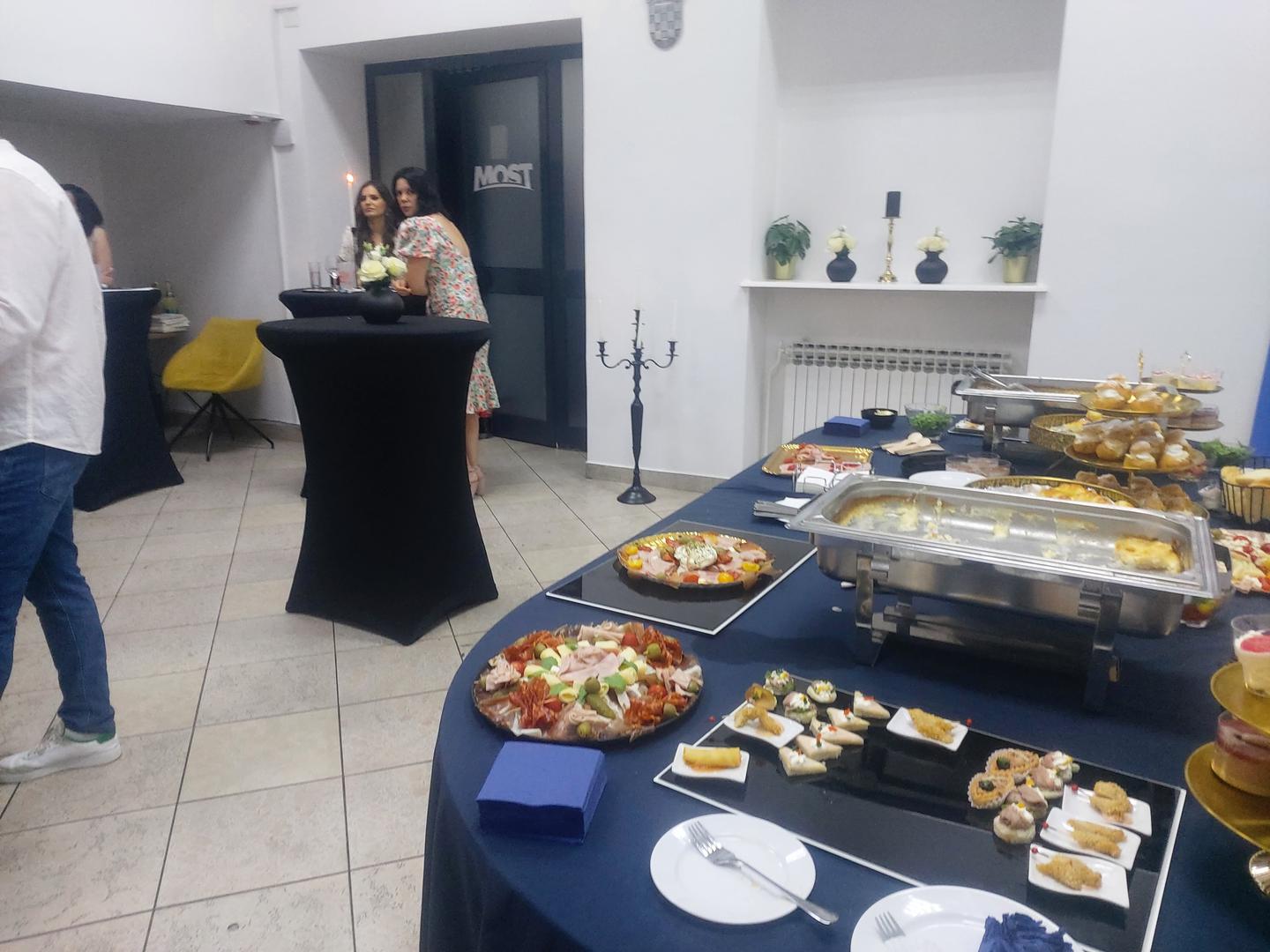 "Sjećam se da su se i na parlamentarnim izborima glasovi vrtjeli do samog kraja, pa je tako kolega Miletić potvrdio svoj mandat tek u jutarnjim satima sljedeći dan", ističe Troskot.