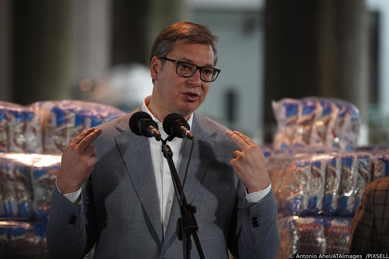 Beograd: Vučić obišao skladište robnih rezervi