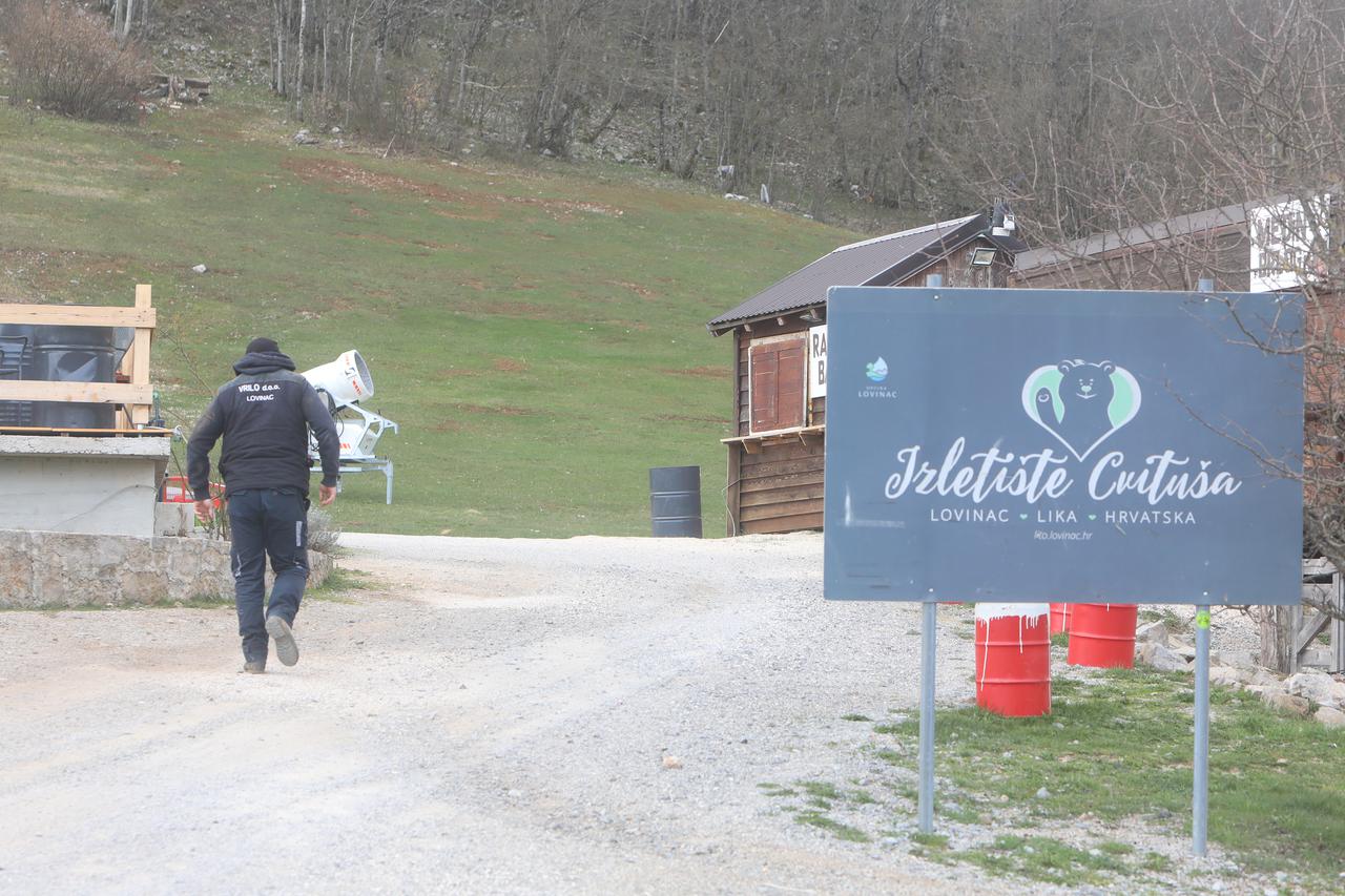 Turistička patrola u mjestu Lovinac 