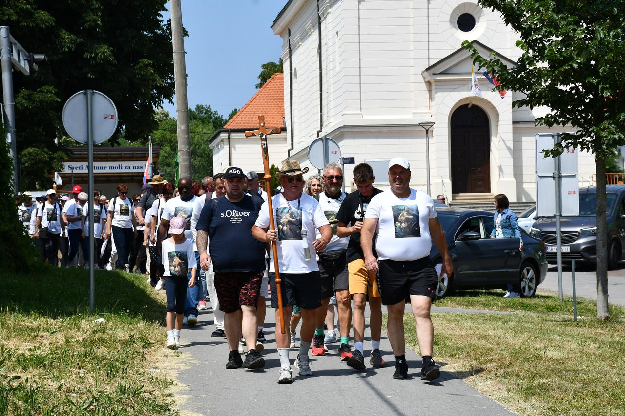 Slavonski Brod: Hodočašće uoči blagdana sv. Antuna od Podvinja do Gornjih Močila u BiH