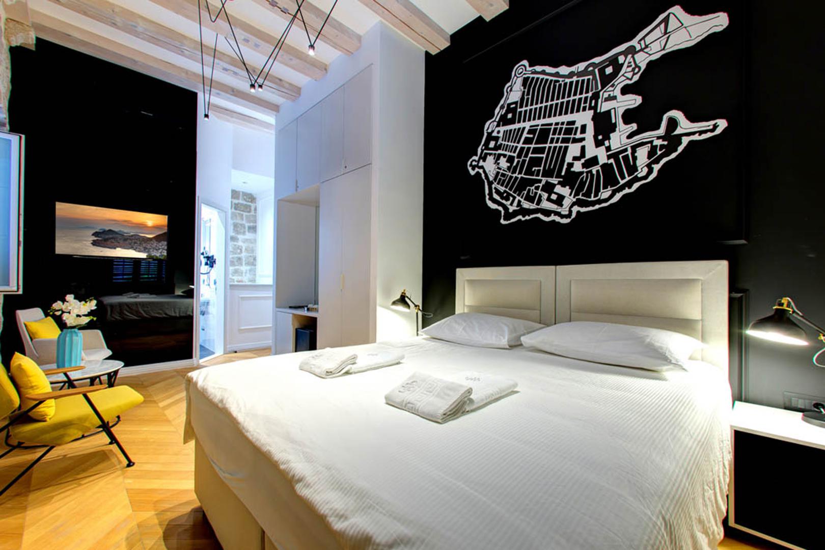 Villa 44 ima pet soba mogućih za iznajmljivanje uz isto toliko kupaonica. Sve to na četiri etaže i 270 kvadratnih metara. Cijene noćenja variraju od 190 do 440 eura, zavisno o sobi koja se odabere.