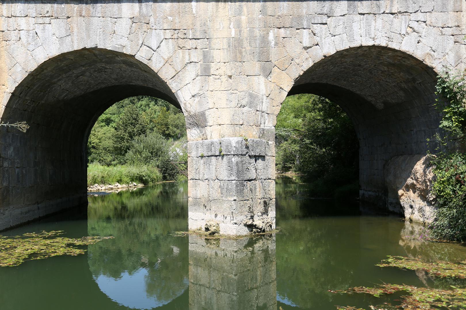 Prvi kat mosta izgrađen je 1775. godine za vrijeme početka gradnje Jozefine pod nadzorom graditelja i projektanta pukovnika Vincenza Giorgia Struppija. 