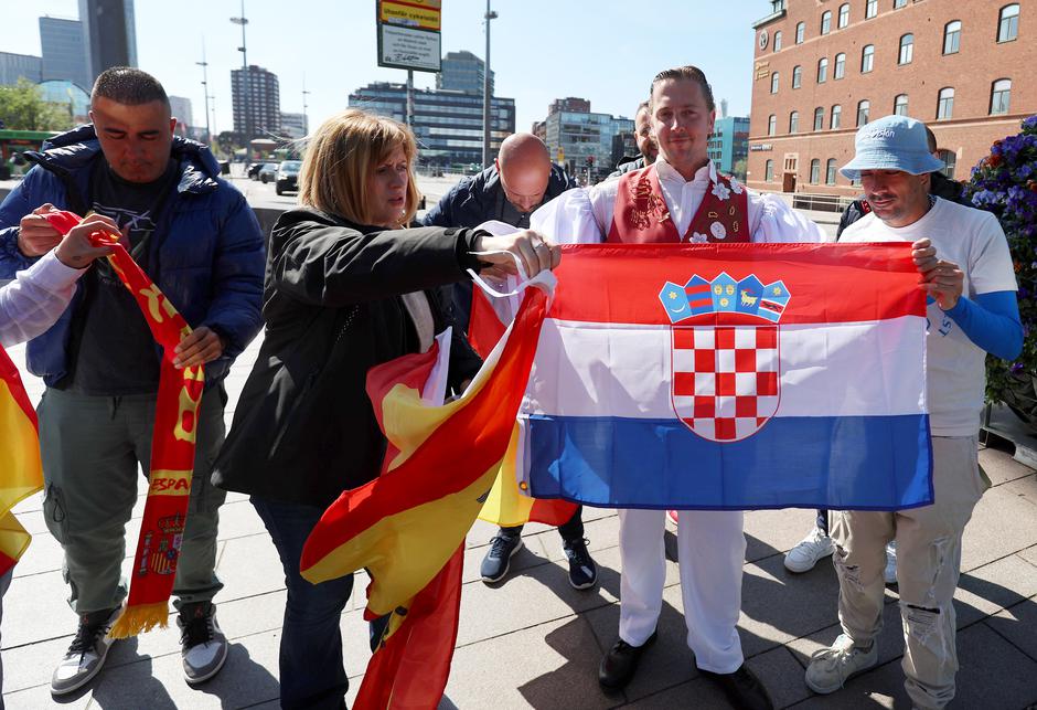 Malmo: Simpatični Hrvat Danijel obukao se kao Baby Lasagna i zaplesao popularni ples