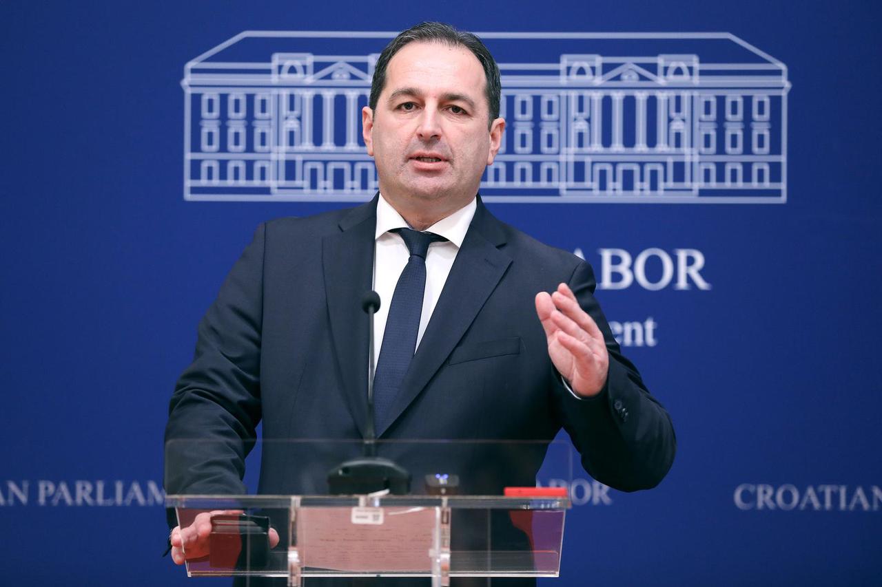 Zagreb: Josip Borić o zakonu o pomorskom dobru i prosvjedima koje je organizirala oporba