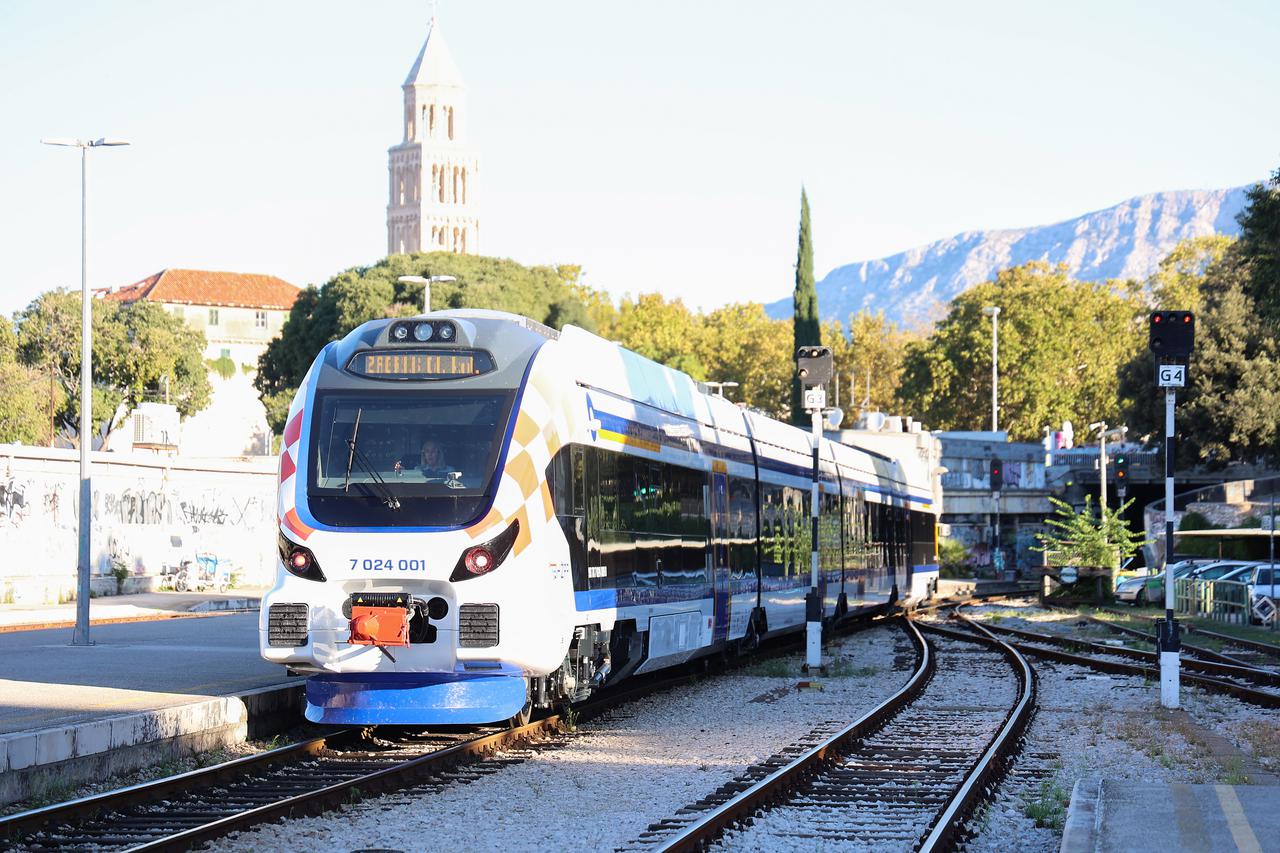 Split: U promet uveden prvi hibridni vlak na relaciji Split – Zagreb