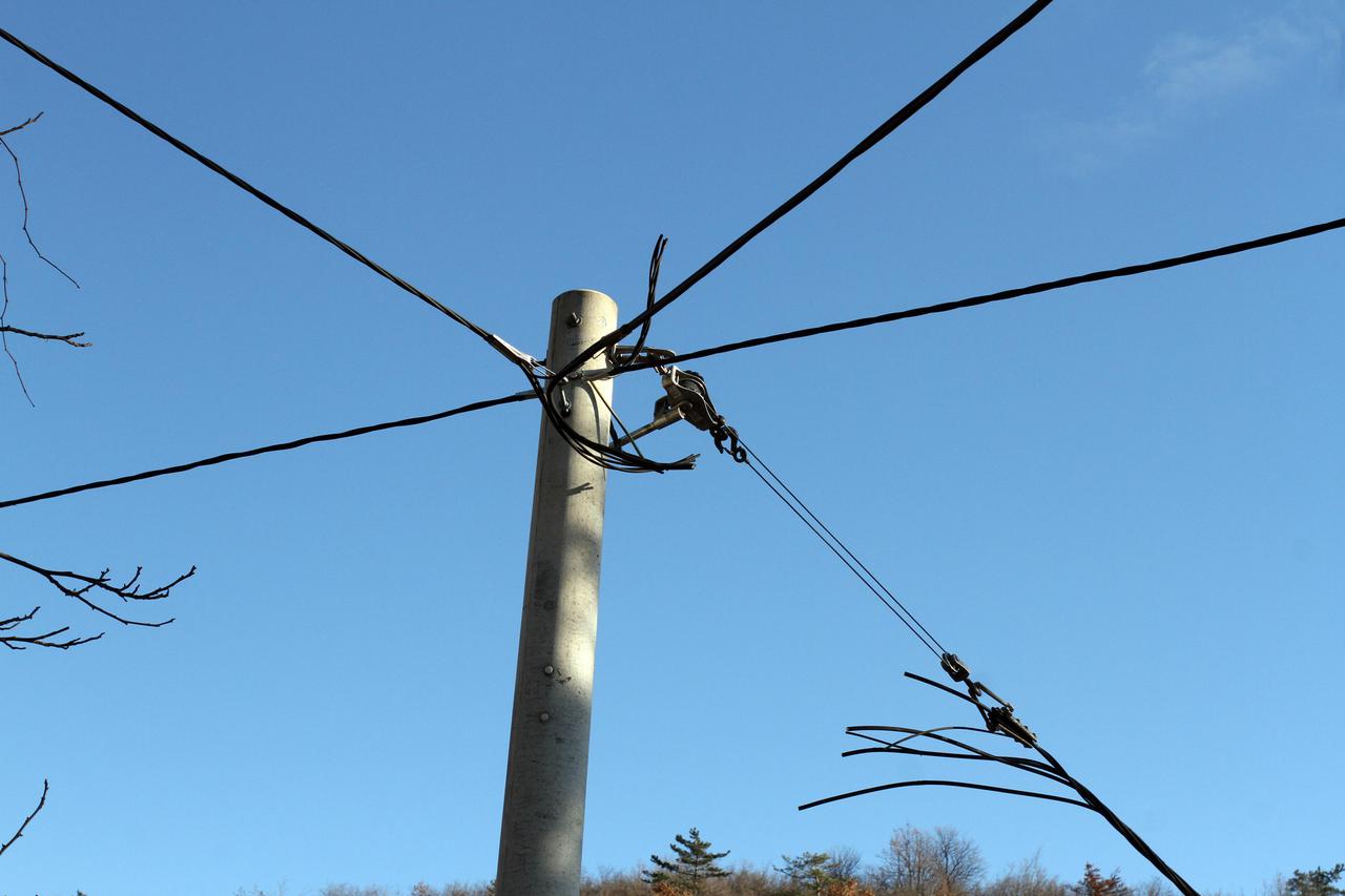 Rijeka: Puknuo je strujni vod koji elektri?nom energijom opskrbljuje naselje Miha?eva Draga