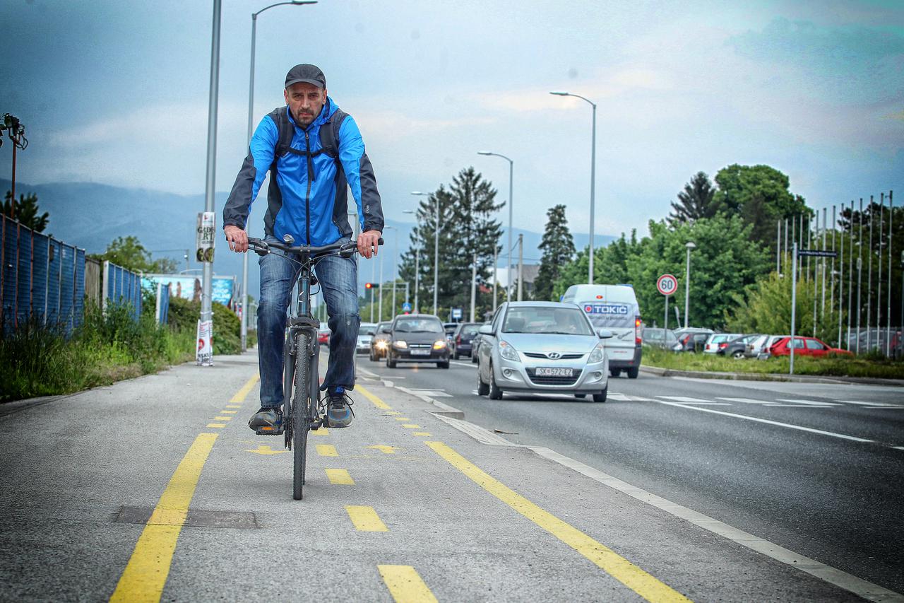 03.05..2016. Zagrebr-Josip Bohutinski na biciklu na av. Vjeceslava Holjevca. Photo: Boris Scitar/Vecernji list/PIXSELL