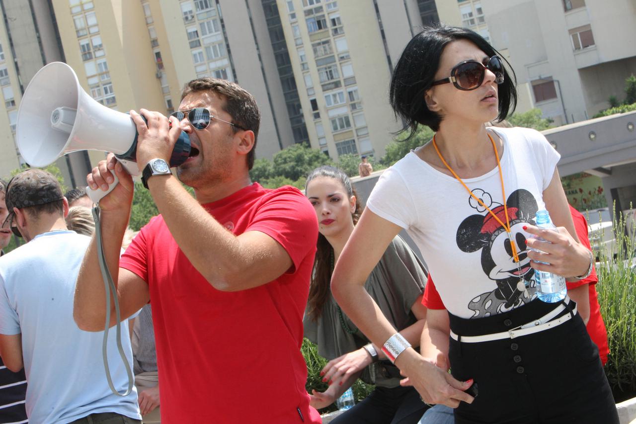 20.05.2011.,Split -  Pred zgradom Sveucilisne knjiznice odrzan prosvjed u organizaciji Sindikata Akademska solidarnost protiv ministra Fushsa koji se trebao pojaviti na sjednici u zgradi biblioteke.  Profesor Dragan Markovina obratio se okupljenim profeso