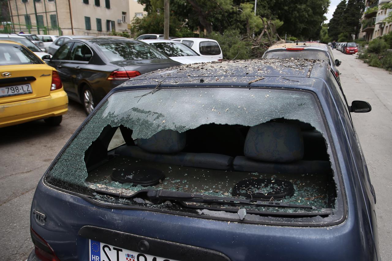 Stabla pala na automobile u Splitu