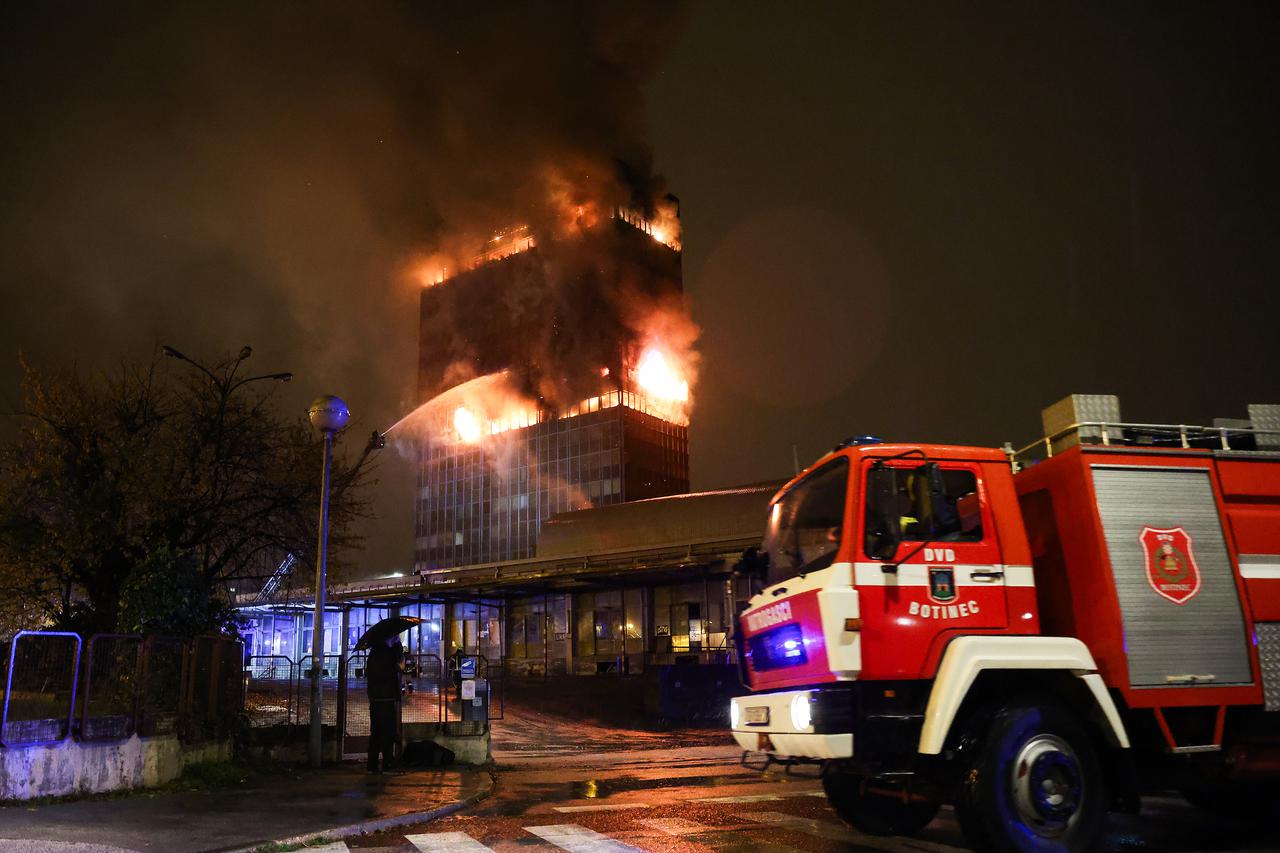 Zagreb: Pozar u Vjesnikovom neboderu