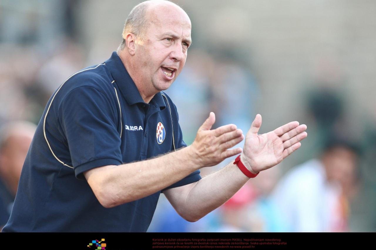 '01.07.2010, Stadion FC Kempten, Kempten, GER, Vorbereitungsspiel Dinamo Zagreb vs Olympiakos Piraeus,  im Bild Velimir Zajec (Coach Dinamo Zagreb), Foto: nph /  Straubmeier'