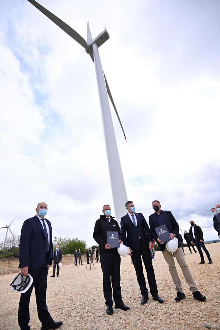 28.04.2021., Benkovac - U Predsjednik Vlade Andrej Plenkovic svecano je pustio u rad vjetroelekranu Korlat. 
Photo: Dino Stanin/PIXSELL