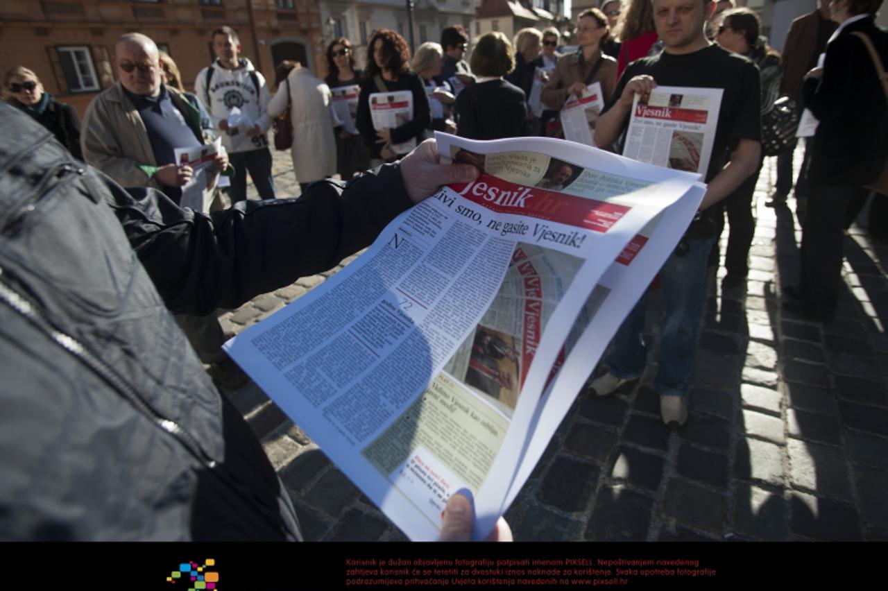 '27.04.2012.,  Zagreb - Prosvjed zaposlenika Vjesnika ispred zgrada Vlade RH.  Photo: Daniel Kasap/PIXSELL'