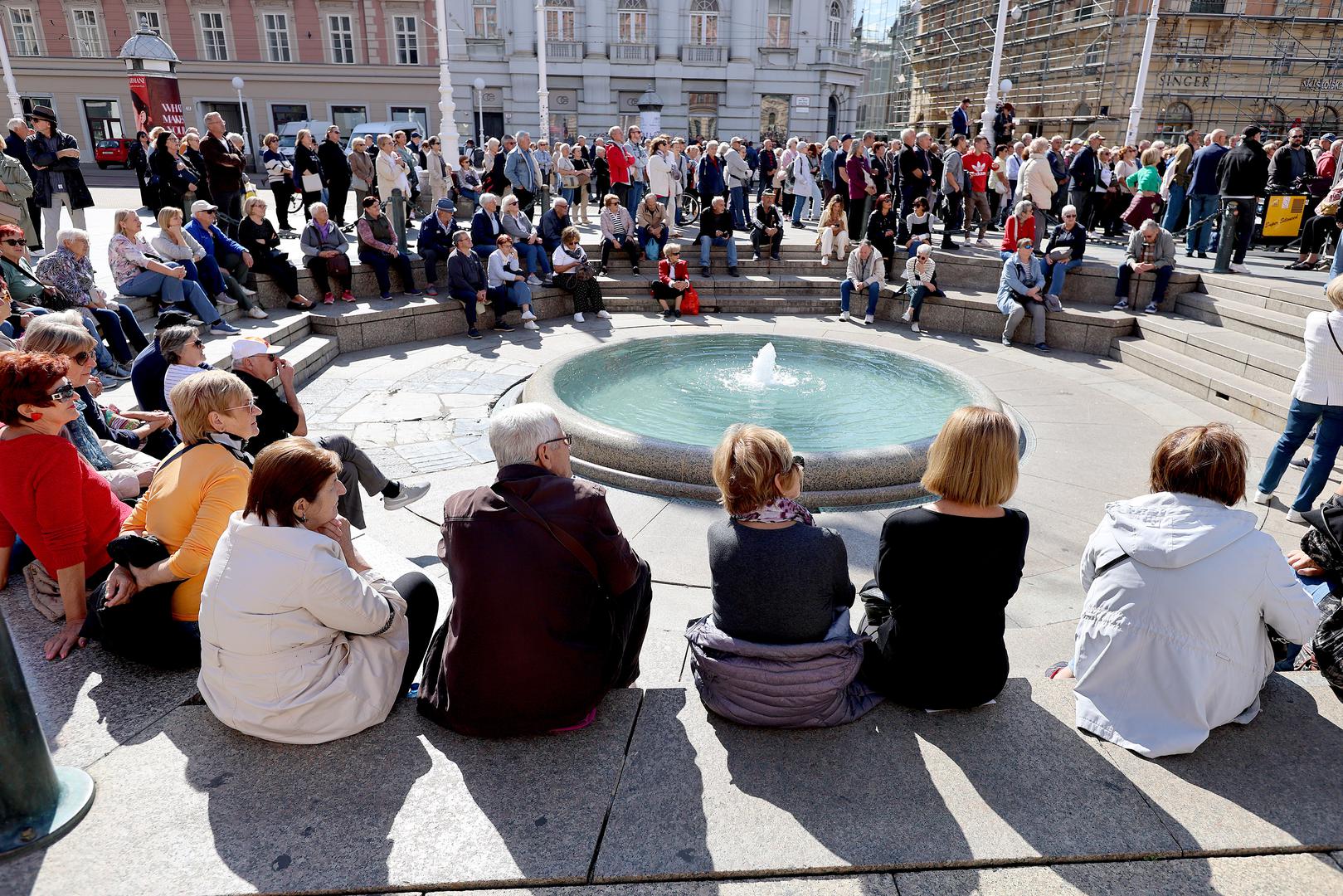 01.10.2024., Zagreb - Na Trgu bana Jelacica odrzan je prosvjed umirovljenika "Protiv siromastva" u organizaciji Bloka umirovljenici zajedno (BUZ). Photo: Patrik Macek/PIXSELL