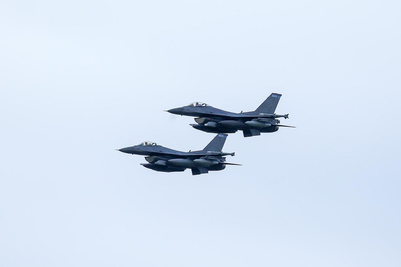 Velika Gorica: Američki vojni zrakoplovi F-16 sletjeli u vojarnu na Plesu