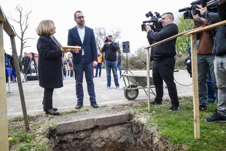 Zagreb: Gradonačelnik  Tomislav Tomašević položio kamen temeljac za izgradnju Dječjeg vrtića Zrno na Žitnjaku
