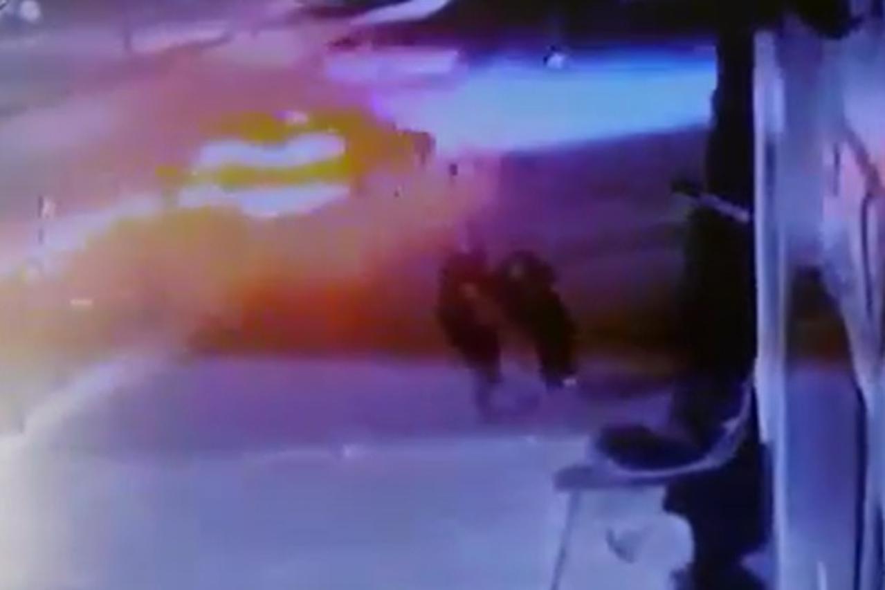 Mladići Audijem sletjelu u more u Zadru