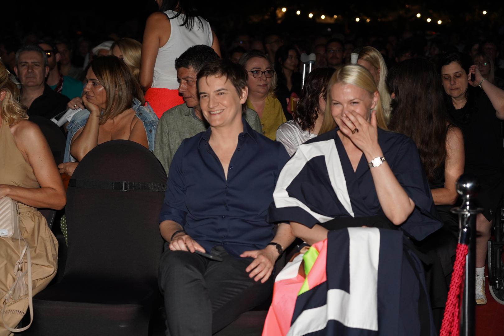 U showu 'Ami G Show'  Brnabić je otkrila jednom prilikom što njezin sin sve voli.
- Obožava klasičnu glazbu, to je nevjerojatno. Voli jahanje, konje, životinje.