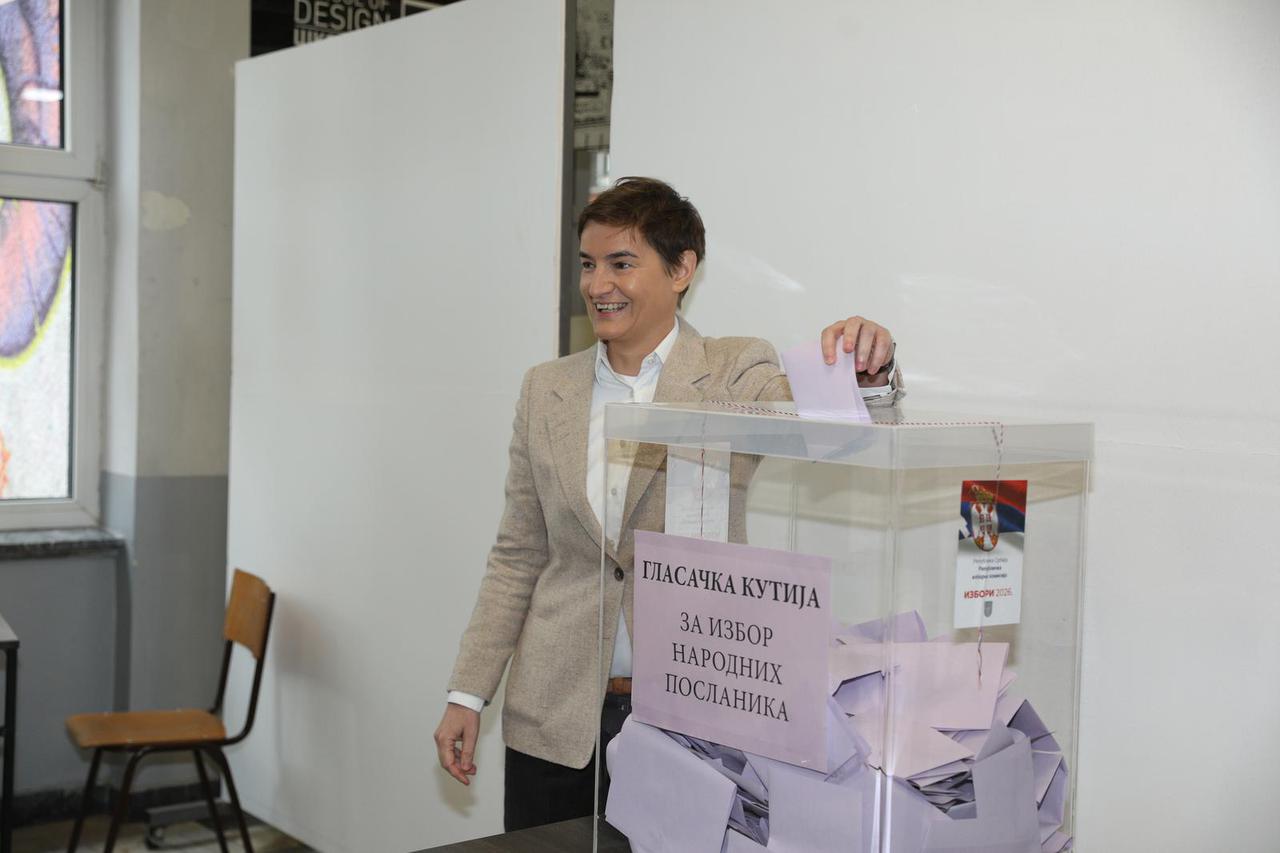Beograd: Ana Brnabić dala svoj glas na izvanrednim parlamentarim izborima