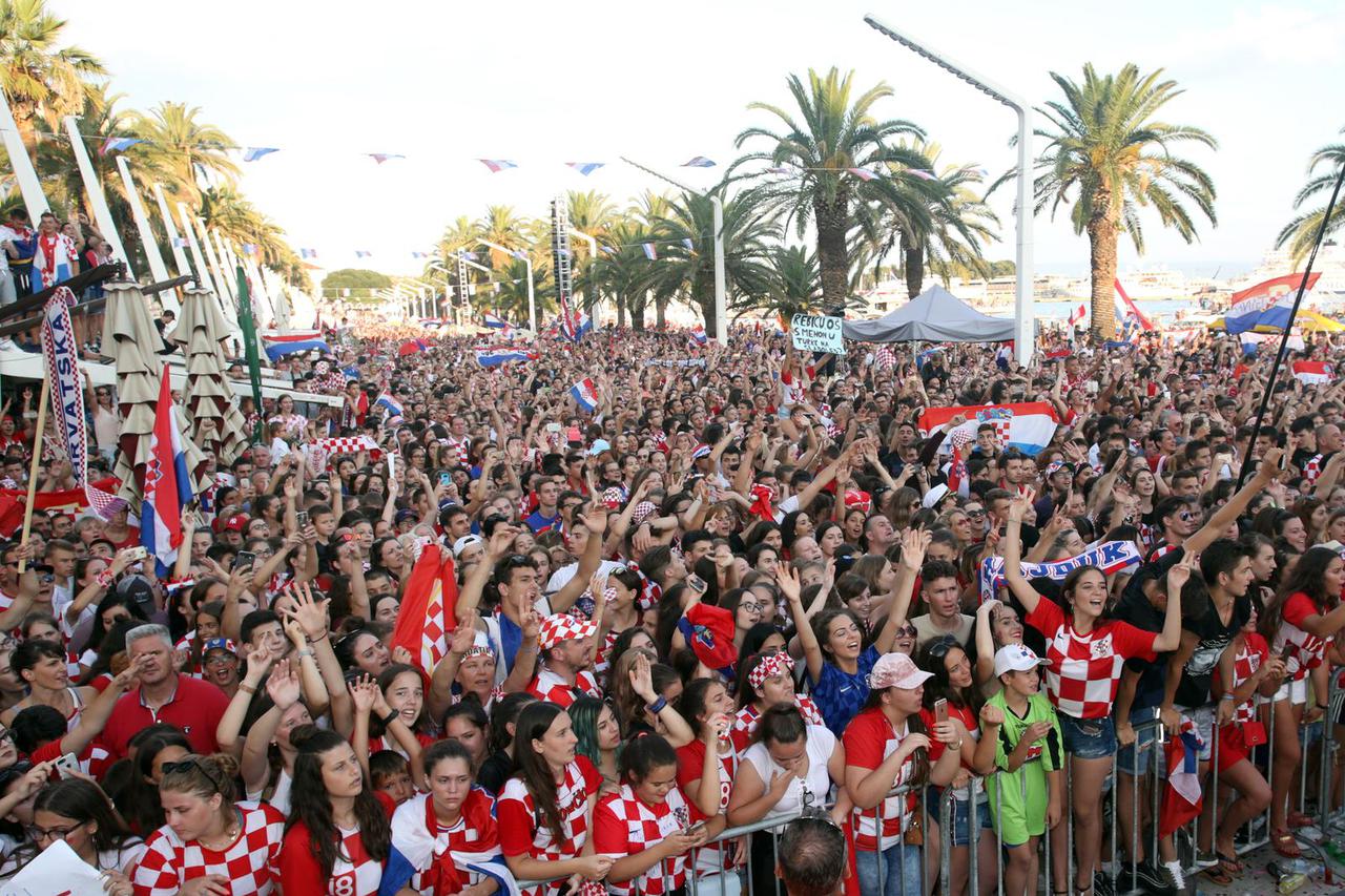 Brojni Splićani dočekali Kalinića , Perišića, Rebića, Strinića i Bradarića na rivi