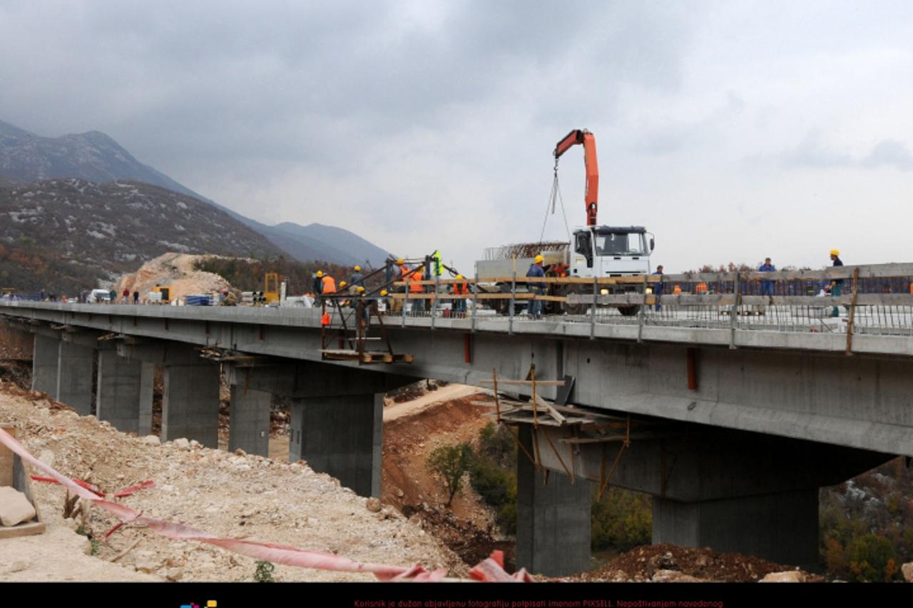\'17.10.2008.,Autocesta A1 Dalmatina,radovi na dionici Zagvozd-Ravca.Autocesta A1, koja ce kada bude gotova spajati sjever i krajnji jug Hrvatske, od Zagreba preko Splita do Dubrovnika. Photo: Zoran G