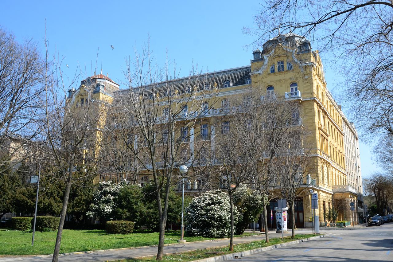 Pula: Hotel Riviera