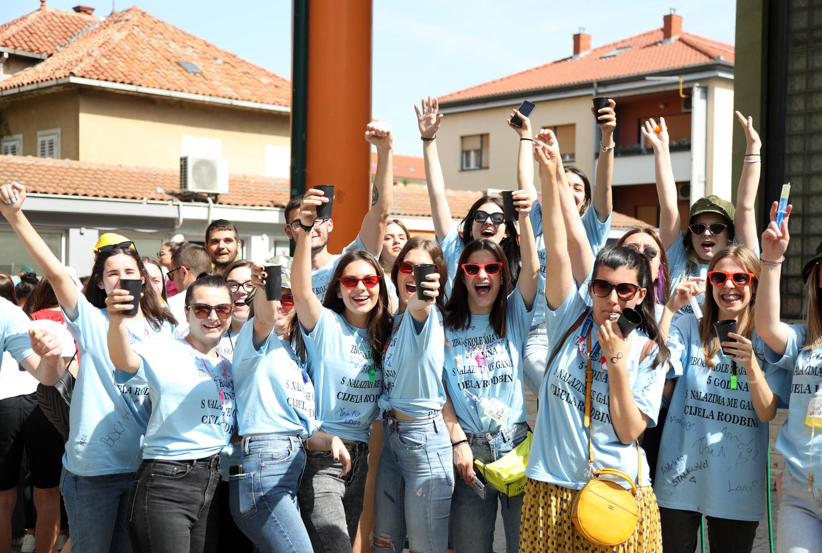 25.05.2022., Sibenik - Oprostaj maturanata od srednje skole obiljezava se ispred sibenskih srednjih skola od jutarnjih sati. Norijada u Sibeniku protice veselo. Photo: Dusko Jaramaz/PIXSELL