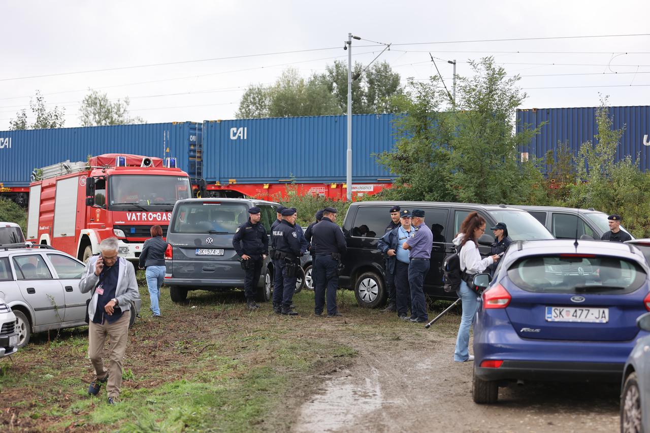 Novska: Očevid na mjestu sudara putničkog i teretnog vlaka