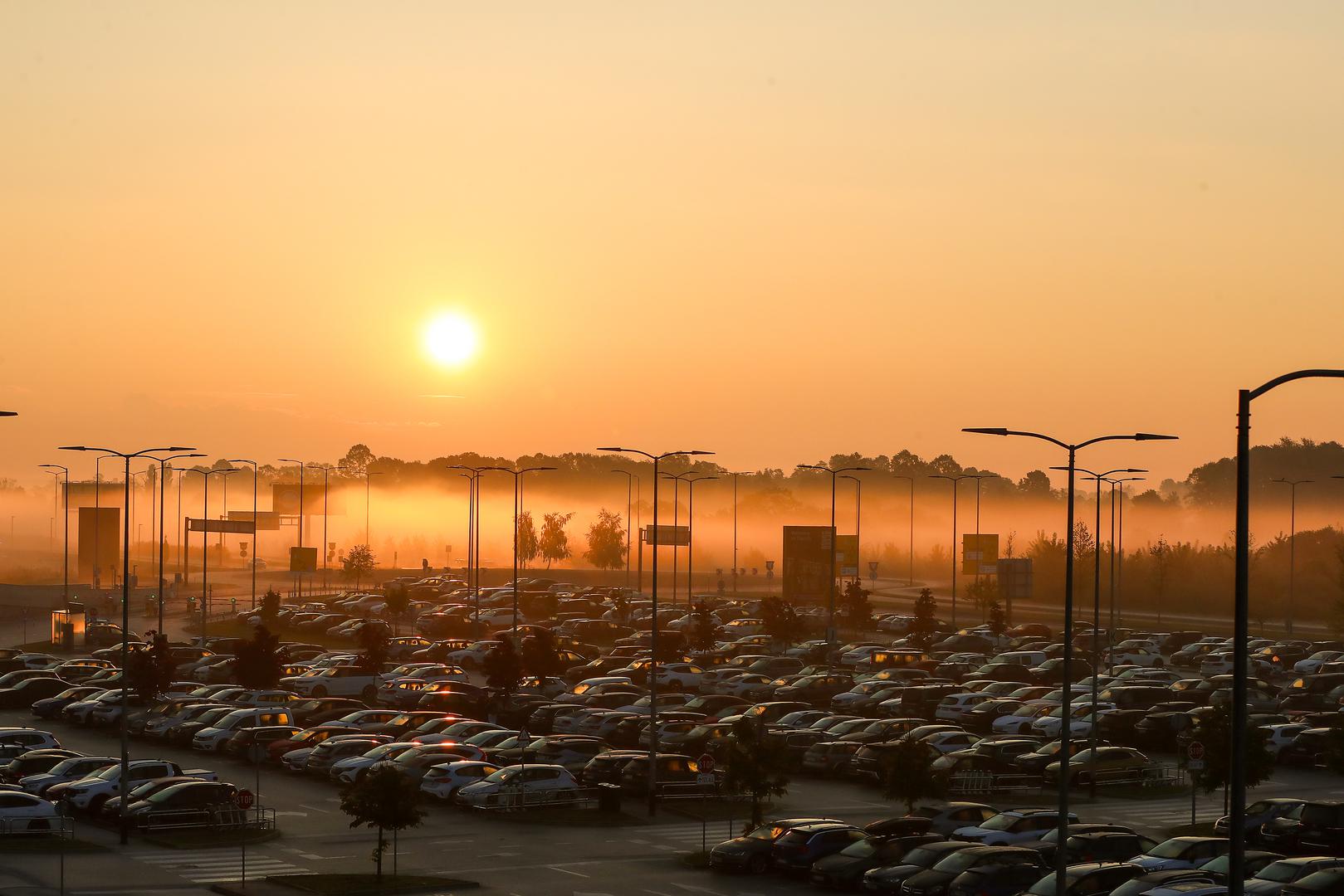 Zagrepčani koji su se jutros ranije probudili mogli su prvu kavu popiti uz nebo predivnih boja.