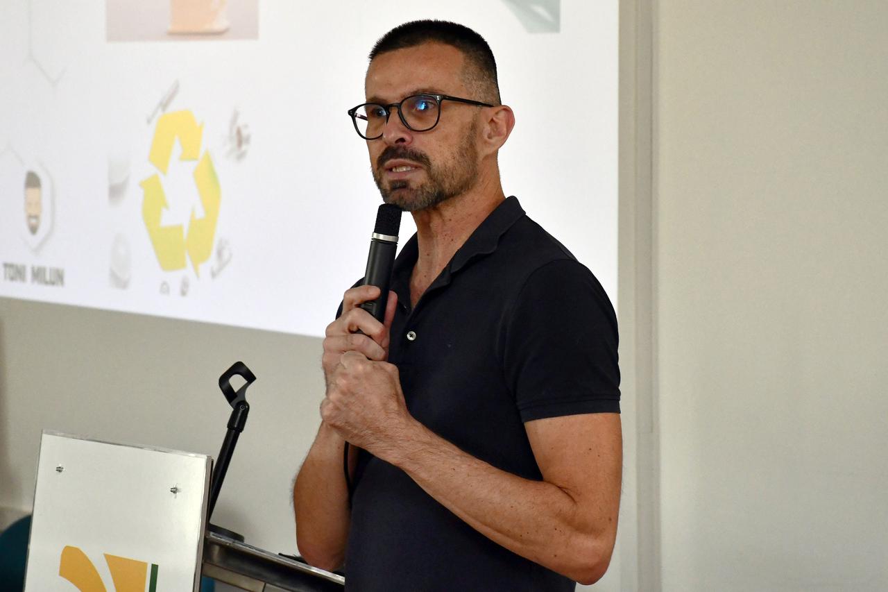 Slavonski Brod: Toni Milun održao konferenciju o financijskoj pismenosti