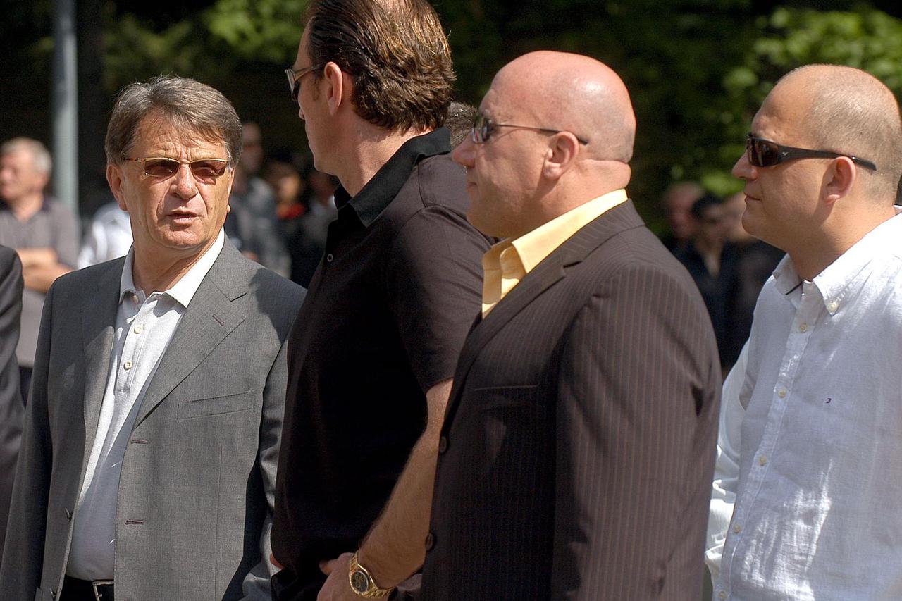 ARHIVA - Zagreb: Sprovod nogometnog menadžera Dine Pokrovca