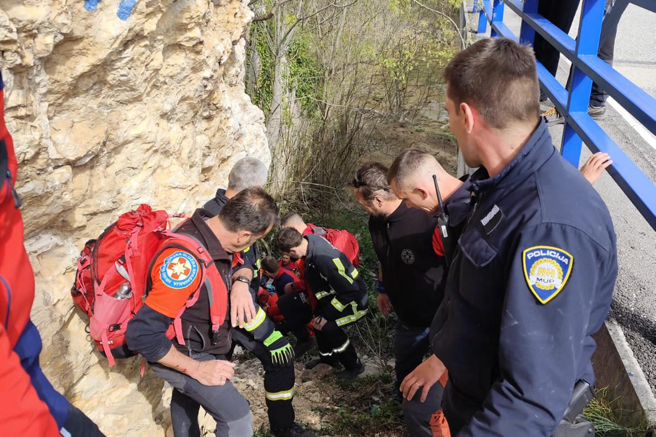Intervencijom HGSS-a, JVP i policije spašene dvije ozlijeđene osobe nakon nesreće na ziplineu u kanjonu Čikole