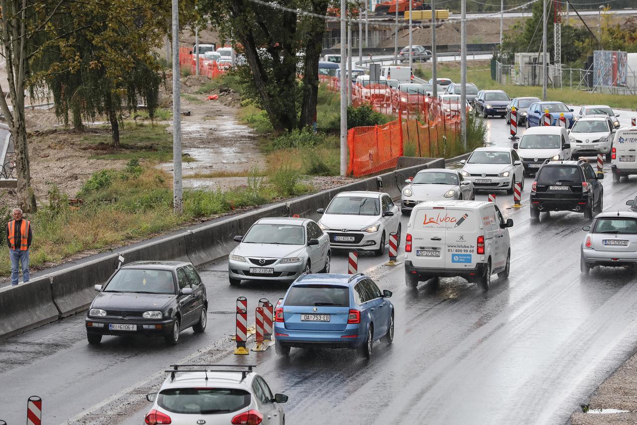 Zbog zatvorene jedne prometne trake kod rotora nastaju velike gužve