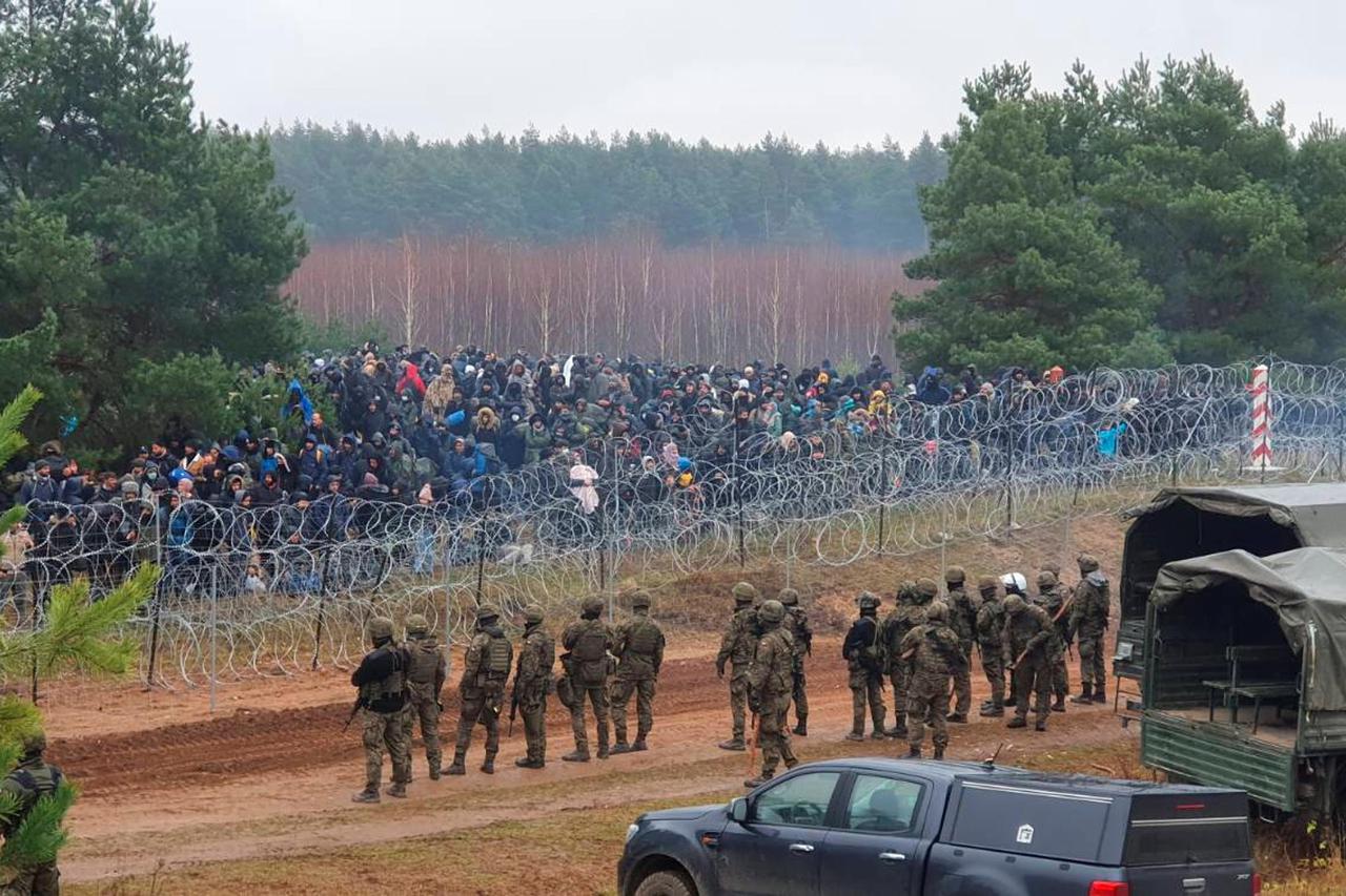 Polish Soldiers guard hundreds of migrants at the Polish/Belarus border near Kuznica Bialostocka