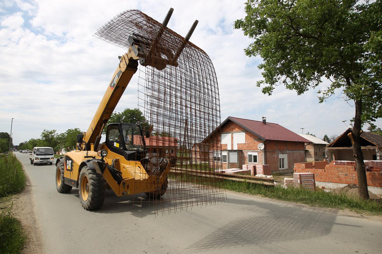14.05.2015., Gunja - Reportaza iz Gunje i Rajevog Sela o obnovi i zivotu godinu dana nakon katastrofalne poplave.  Photo: Boris Scitar/Vecernji list/PIXSELL