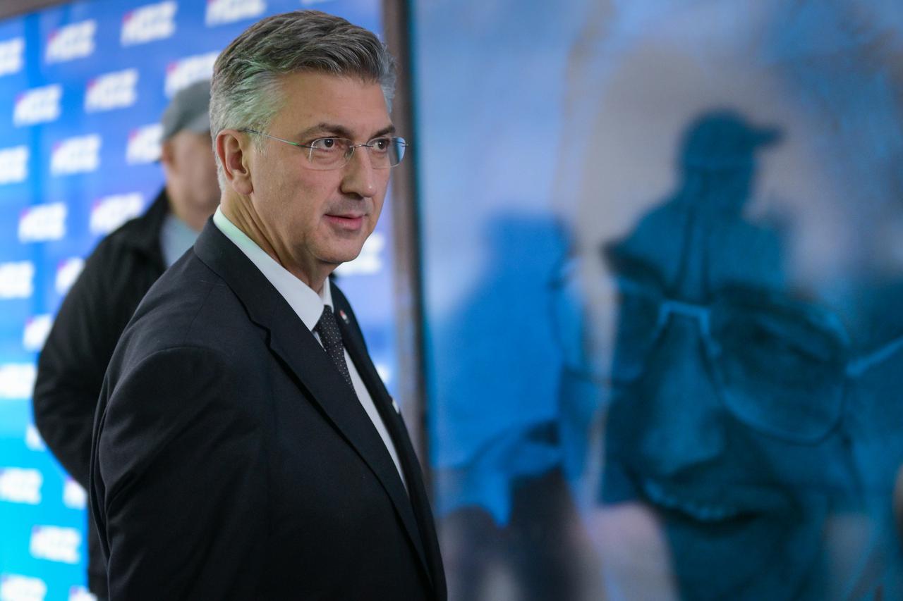 Zagreb: Dolazak članova HDZ-a na sjednicu šireg Predsjedništva i Nacionalnog odbora stranke