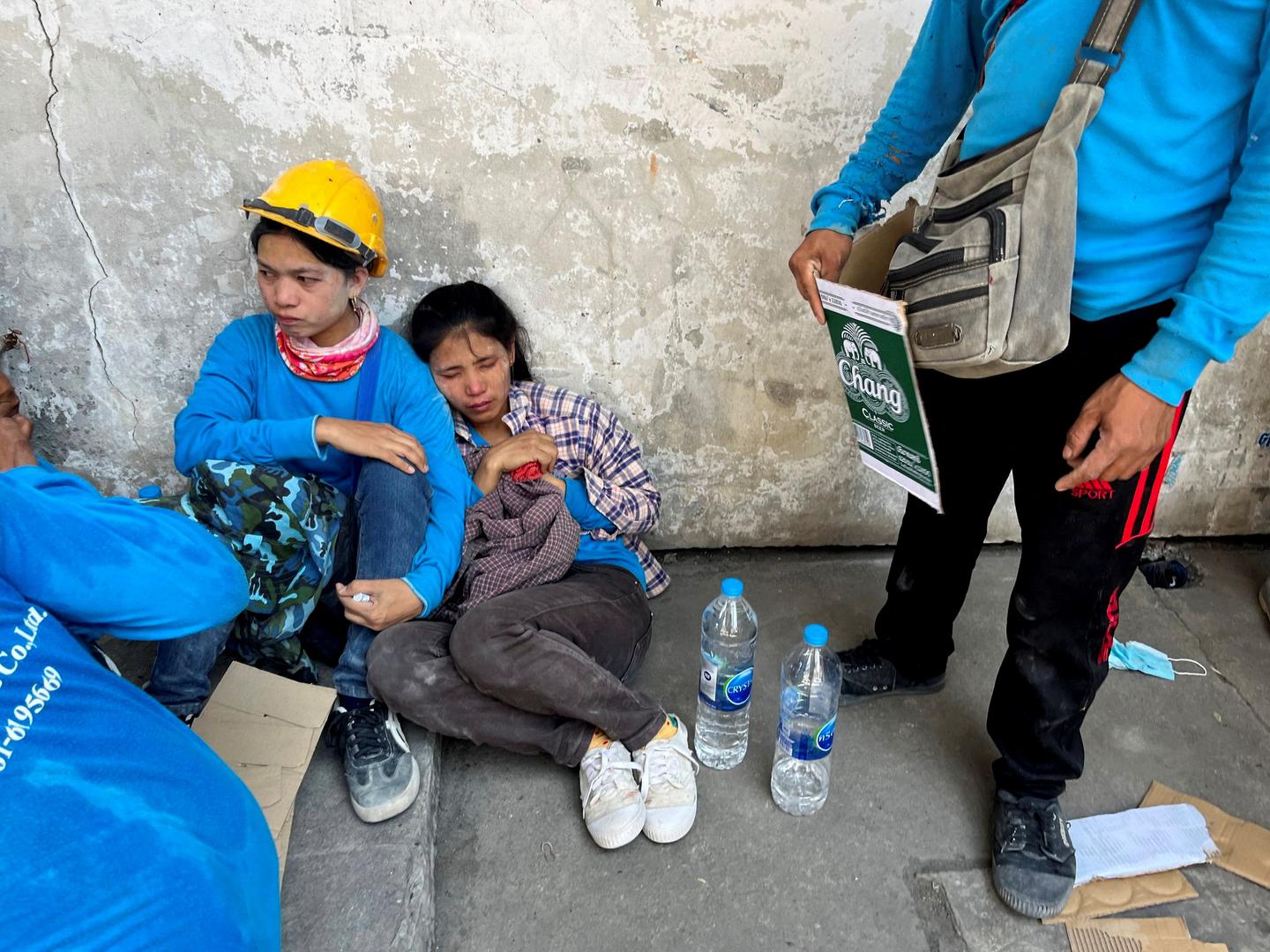 (foto: posljedice potresa u Bangkoku)
