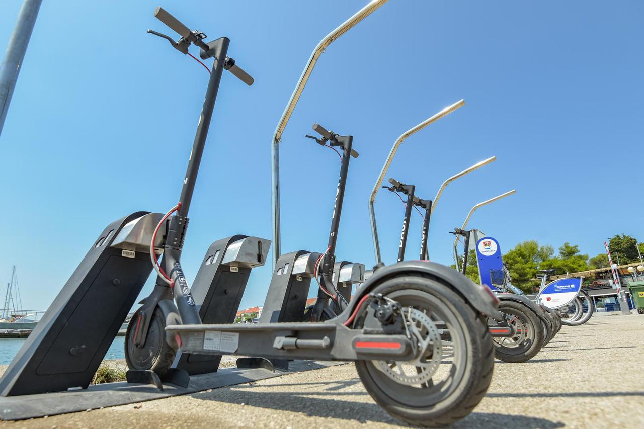 Zadar: Na nekoliko lokacija u gradu mogu se iznajmiti električni romobili