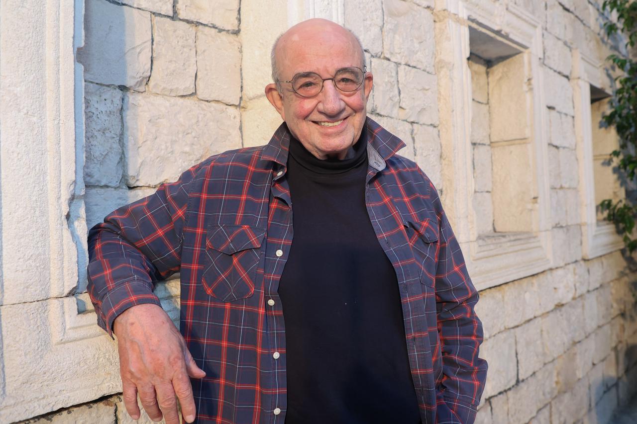 Trogir: Književnik Veljko Barbieri predstavio je novu knjigu "Putovanje svijetom književnosti i baštine"