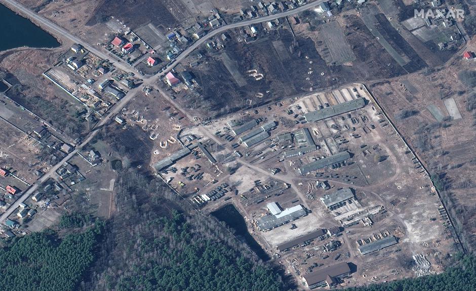 Satellite view of Russian logistics unit and armour in town of Zdvyzhivka, Kyiv oblast