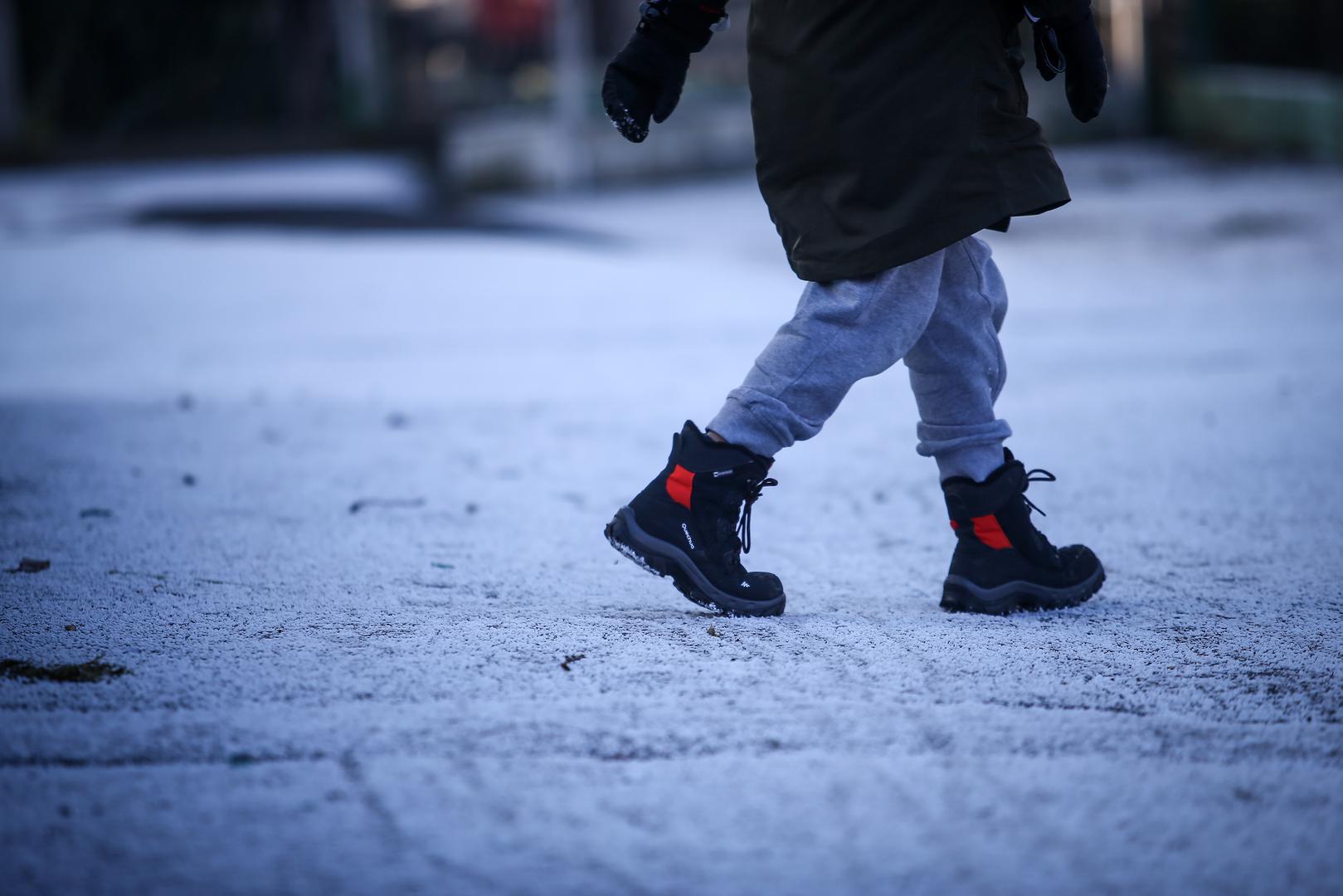 Danas je u jutarnjim satima u Zagrebu pao snijeg. No, snijeg koji je pao izgledao je vrlo neobično.