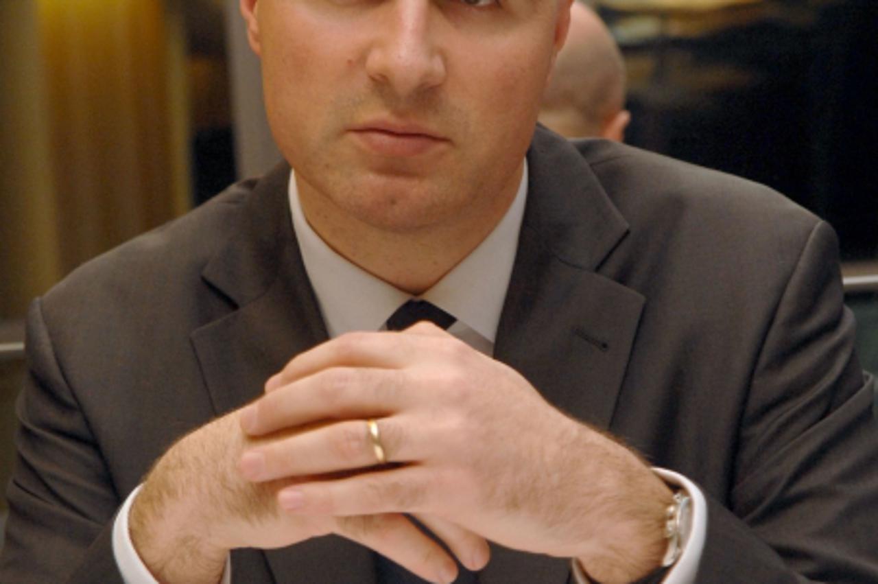 'za poslovni 16.01.08. mladen pejkovic...vip net..predsjednik uprave snimio:davor visnjic'