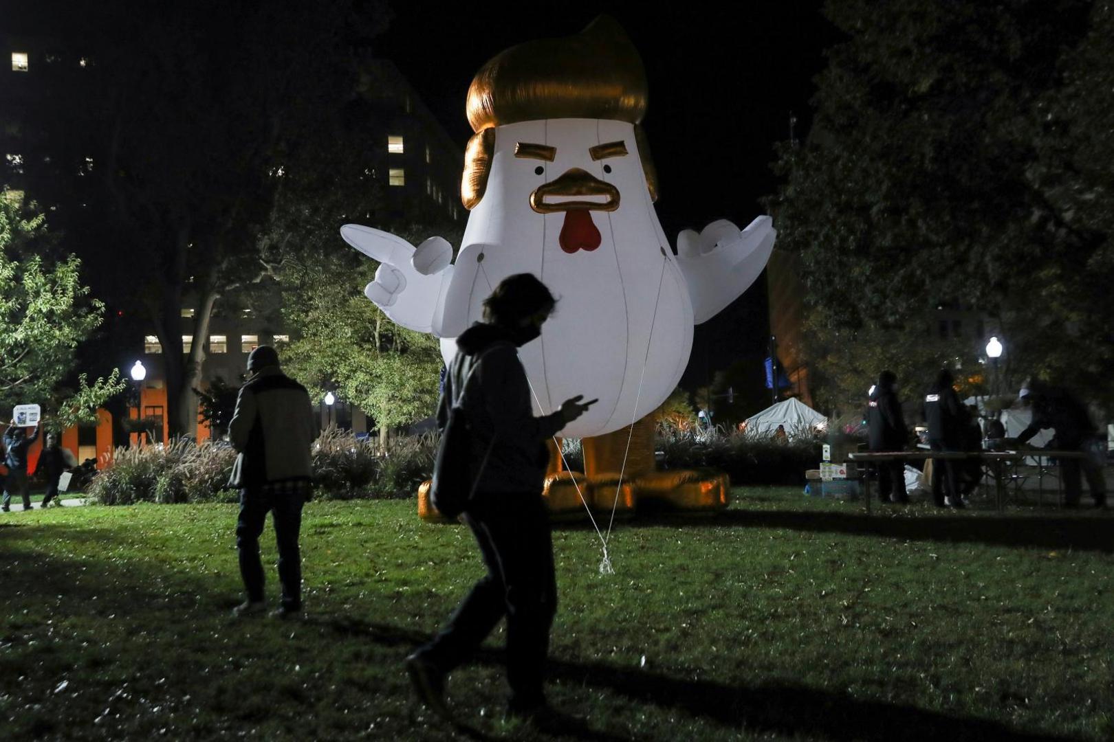 2020 U.S. election in Washington People walk past an inflatable chicken resembling U.S. President Donald Trump during Election Day at McPherson Square in downtown Washington, U.S.,  November 3, 2020. REUTERS/Leah Millis LEAH MILLIS